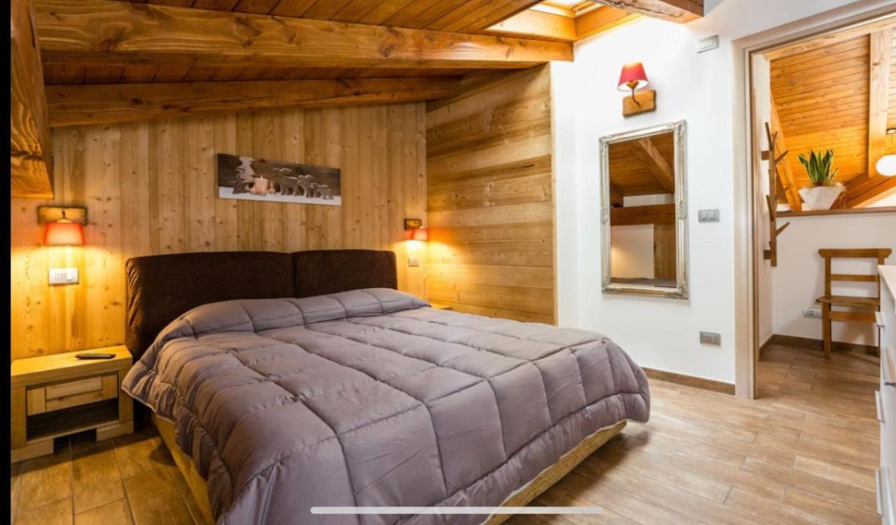 Apartment with Mountain View