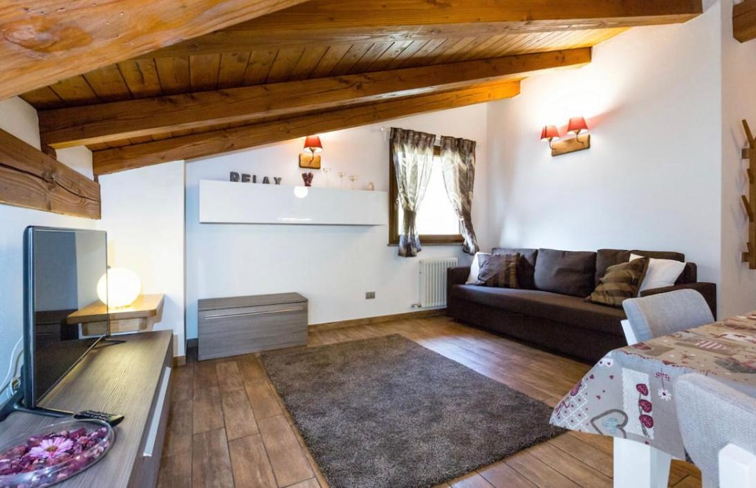 Apartment with Mountain View