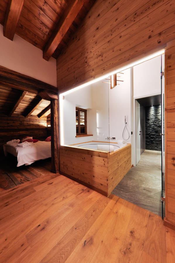Suite with Hot Tub and Sauna